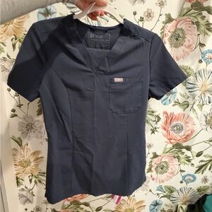 FIGS SET Grey petite Scrub Top and bottoms petite